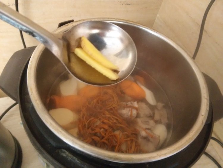 山药排骨炖虫草花步骤8
