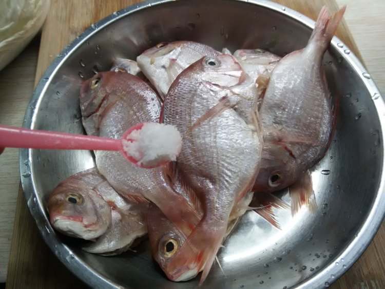 豆鼓烧鱼步骤2
