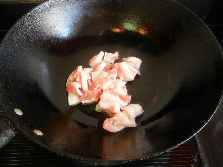 五花肉片炒黑笋步骤5