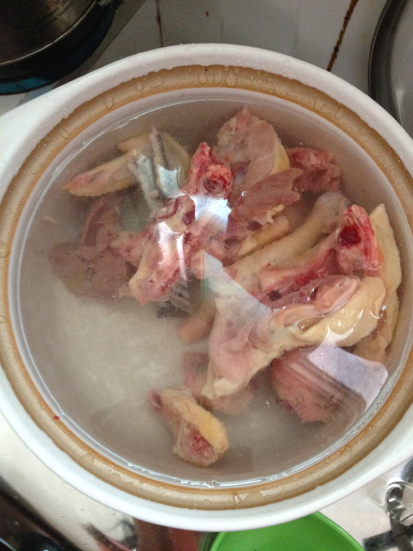 沙参麦冬炖鸡汤步骤3