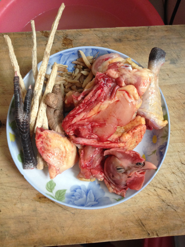沙参麦冬炖鸡汤步骤1