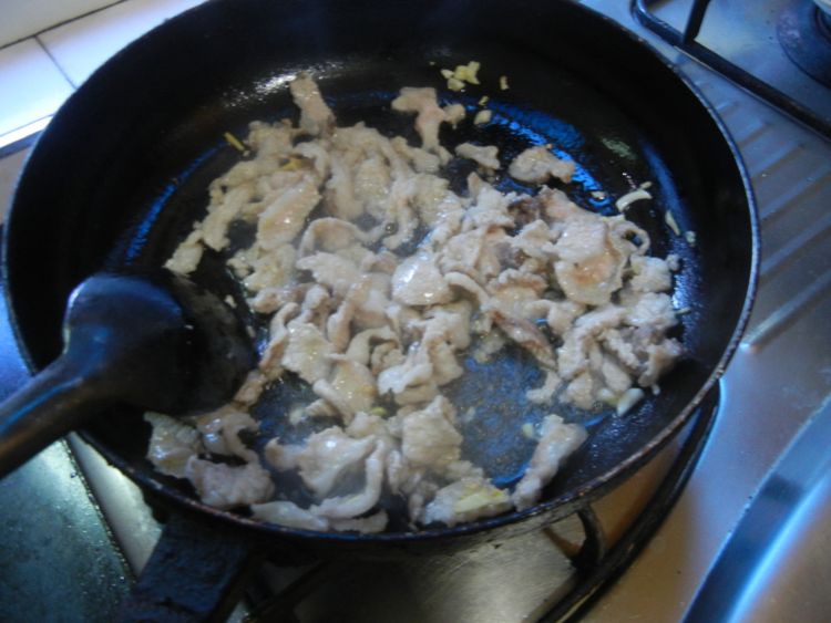 酸菜甜笋炒肉丝步骤7