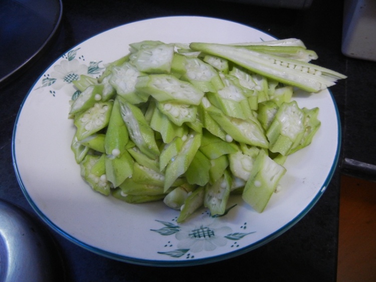鱼露炒秋葵步骤2