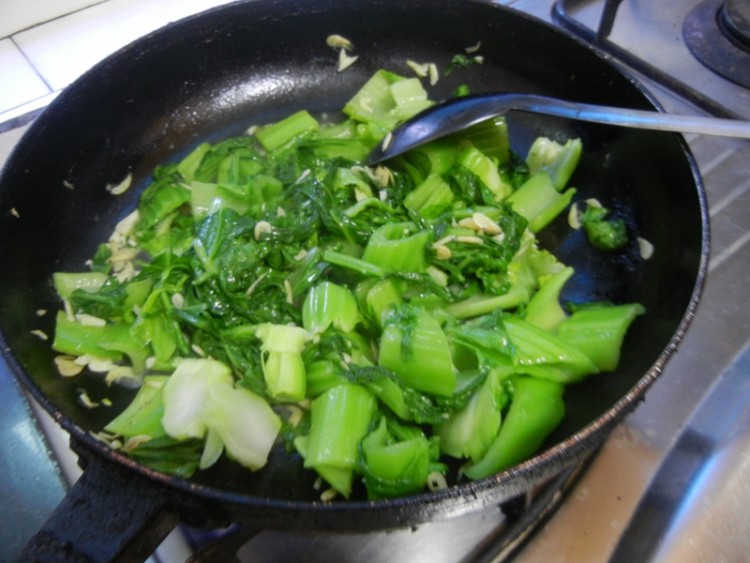 虾米炒盖菜步骤9