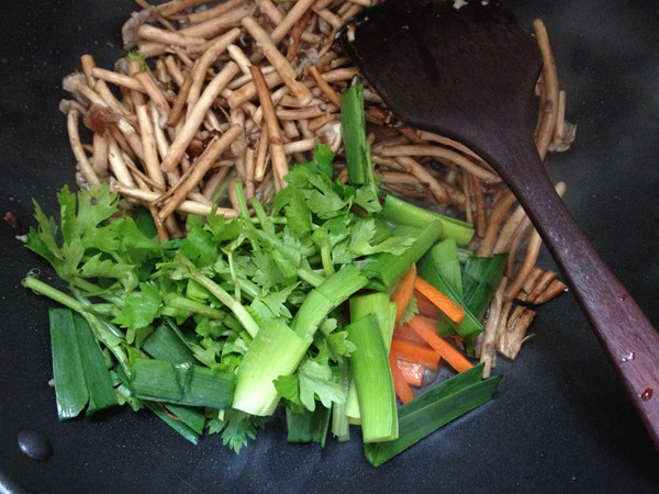 小炒茶树菇步骤5