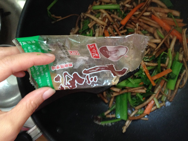 小炒茶树菇步骤8