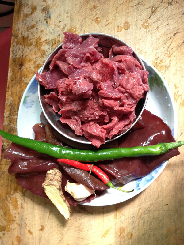 木耳炒牛肉步骤1