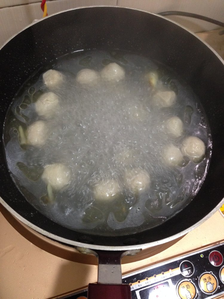 丝瓜肉片丸子汤步骤4