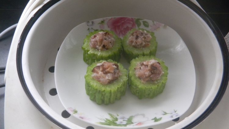 苦瓜镶肉泥步骤6