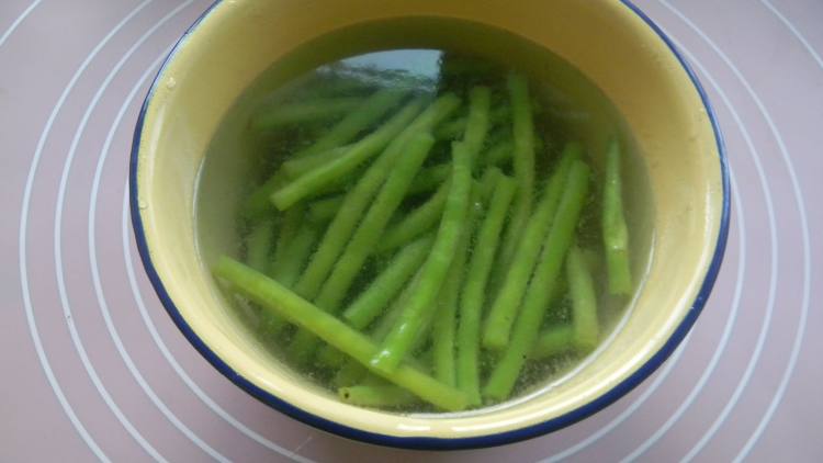 麻酱淋豇豆步骤5