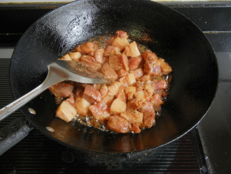冬笋干五花肉砂锅煲步骤7