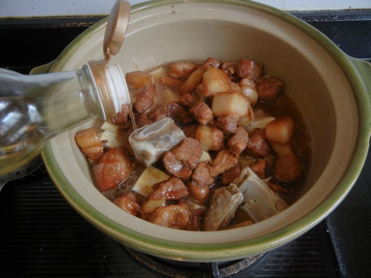 冬笋干五花肉砂锅煲步骤13