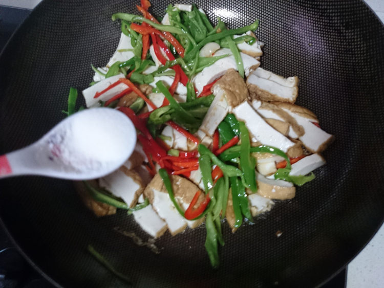 双椒炒泰宁豆腐步骤7