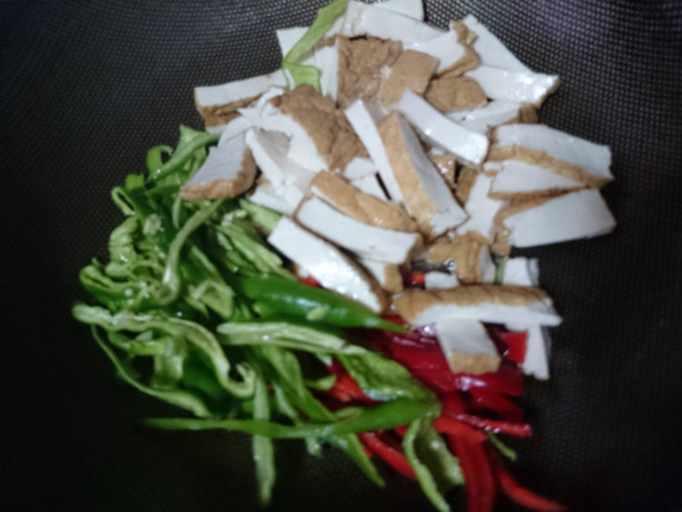 双椒炒泰宁豆腐步骤5