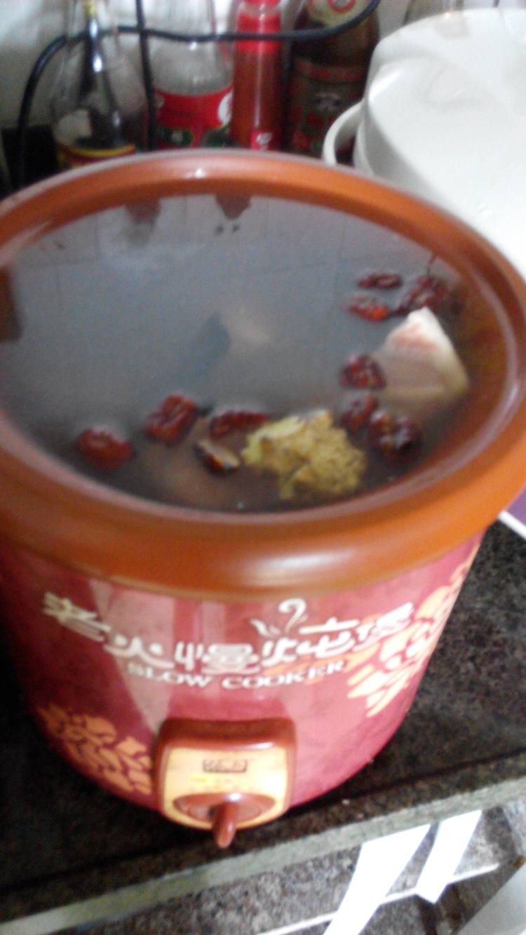 黑豆老鼠干煲猪骨汤步骤7