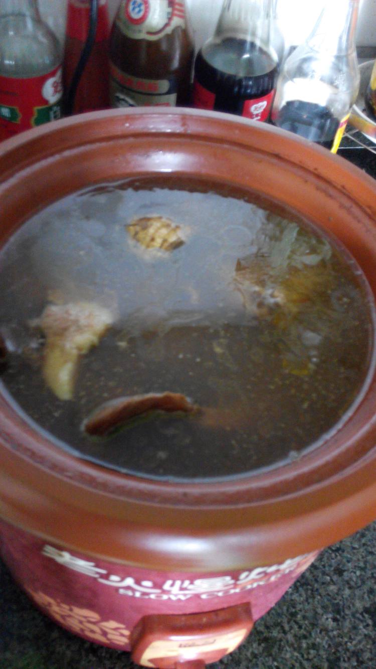 黑豆老鼠干煲猪骨汤步骤8