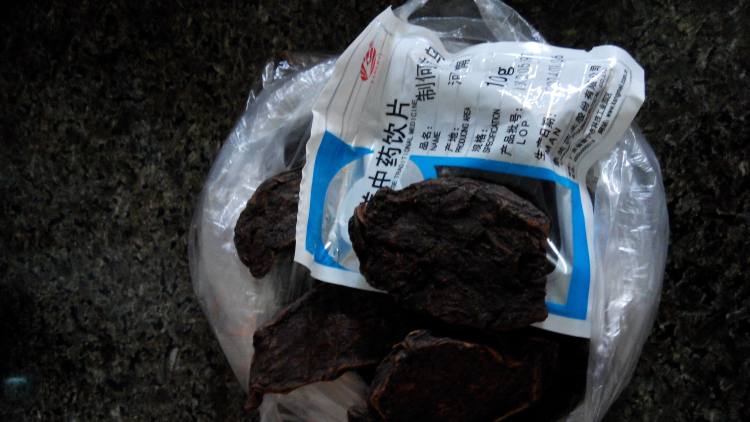黑豆老鼠干煲猪骨汤步骤5