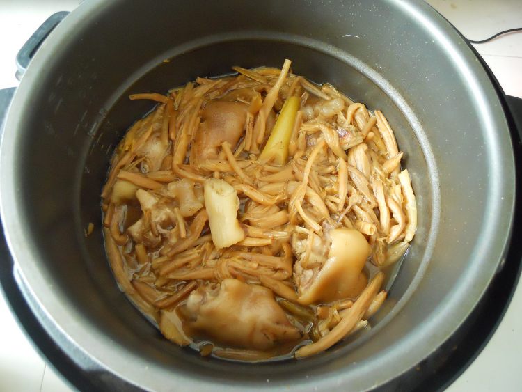 解密舌尖2  金针炖猪步骤20