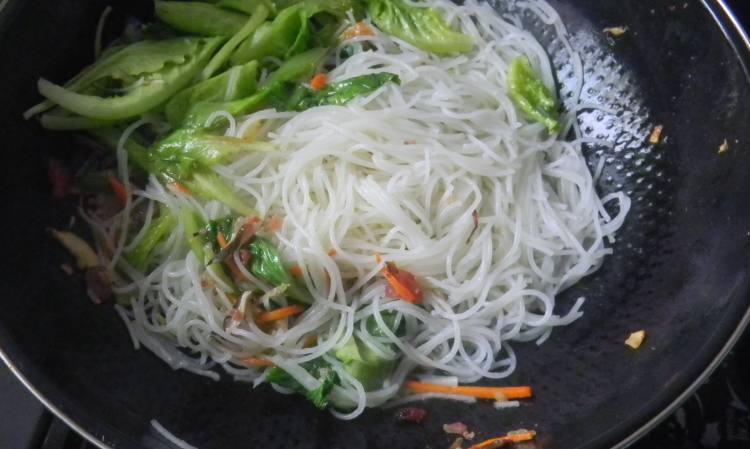 闽南炒米粉步骤6
