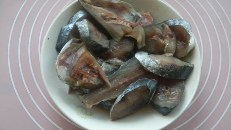 干烧鲅鱼步骤1