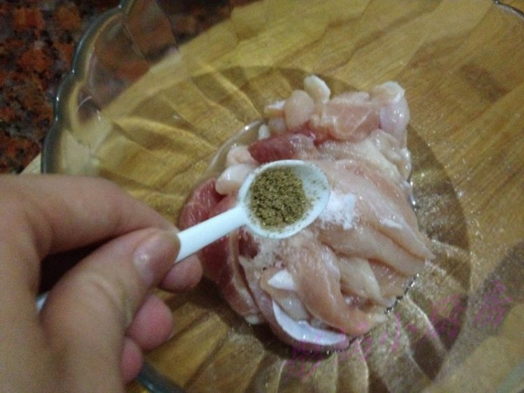 黑椒香酥里脊肉条步骤3