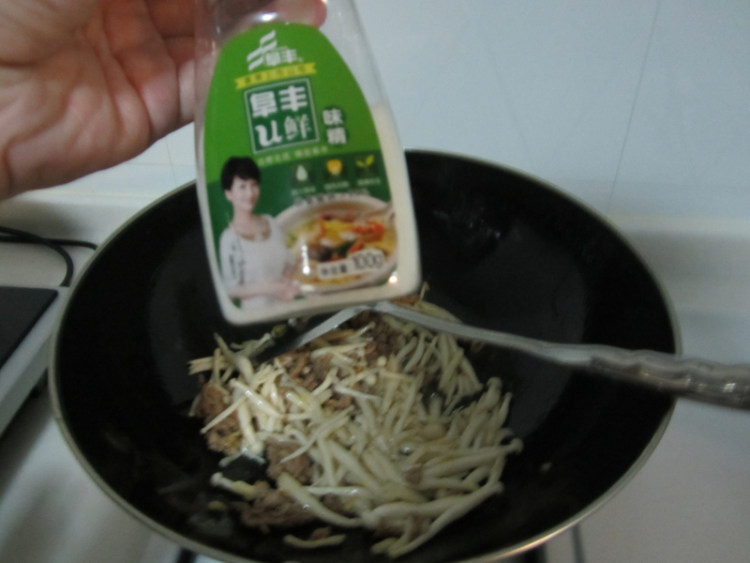 海鲜菇小炒肉步骤12