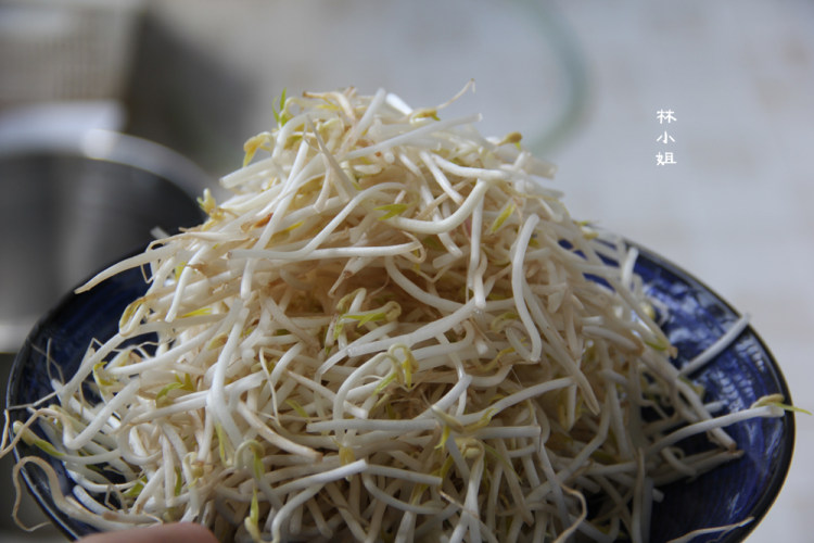 鱿鱼丝炒豆芽步骤2
