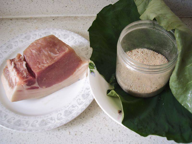 荷叶粉蒸肉步骤1