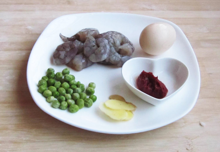番茄虾仁锅巴步骤1