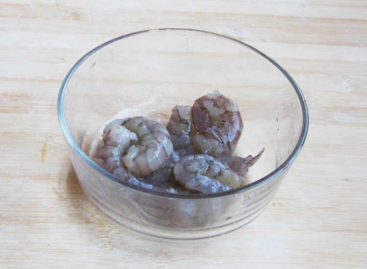 番茄虾仁锅巴步骤3
