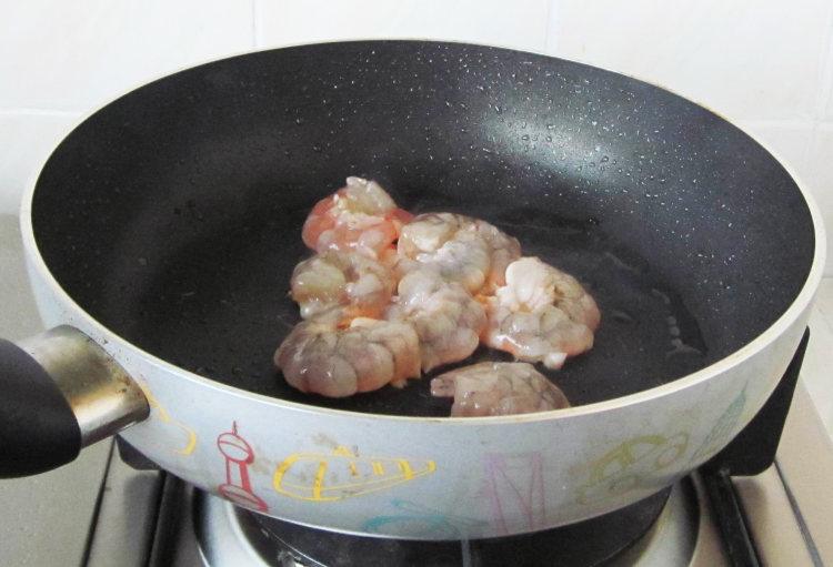 番茄虾仁锅巴步骤7