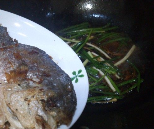 葱熇海鲳步骤9