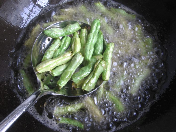 蒜烧豆角步骤8