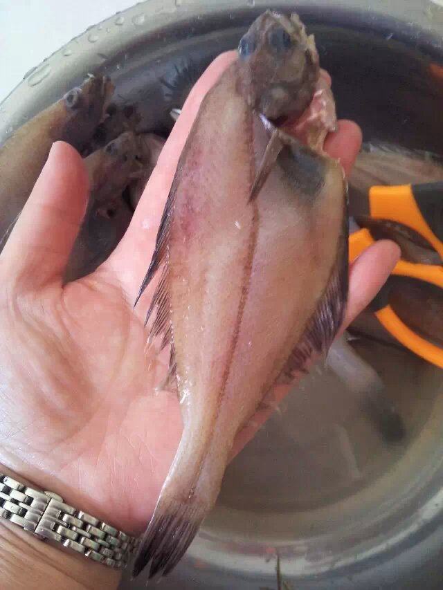 香酥炸偏口鱼步骤2