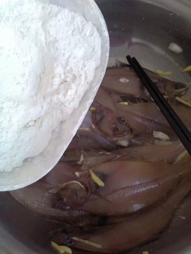香酥炸偏口鱼步骤10