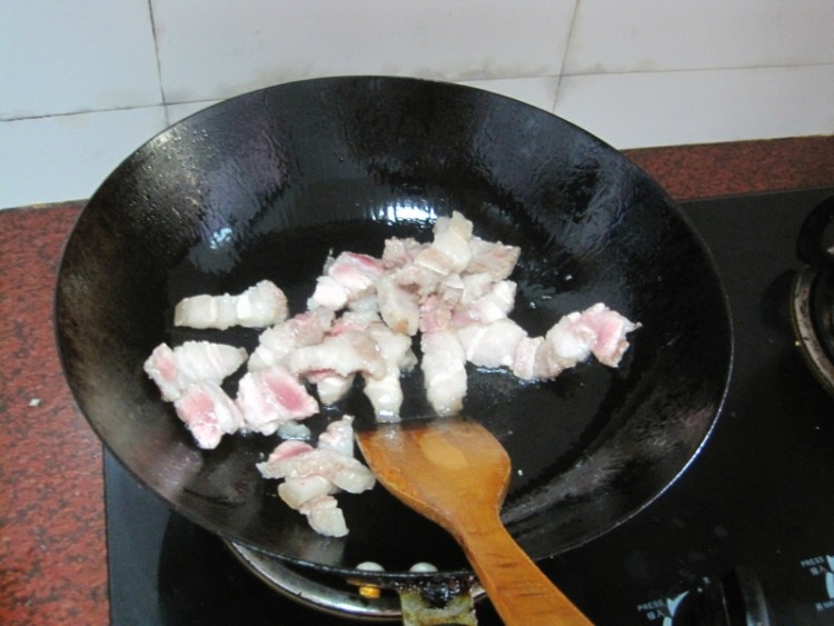 酸菜猪肉炖粉条步骤5