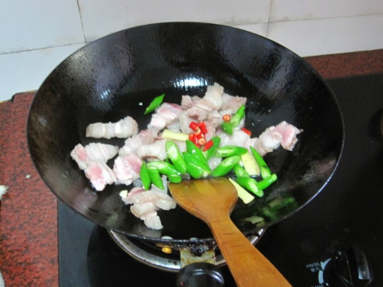 酸菜猪肉炖粉条步骤6