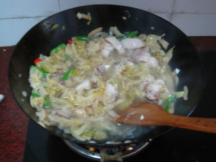 酸菜猪肉炖粉条步骤8