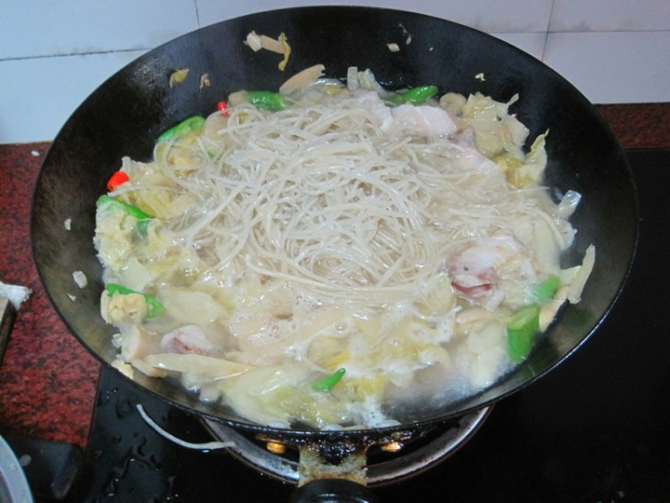 酸菜猪肉炖粉条步骤9