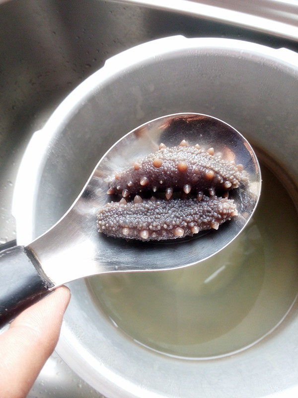 肉末海参捞饭步骤1