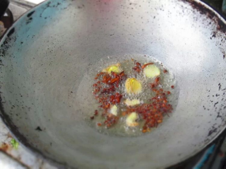 鸡肉炖茄子步骤5