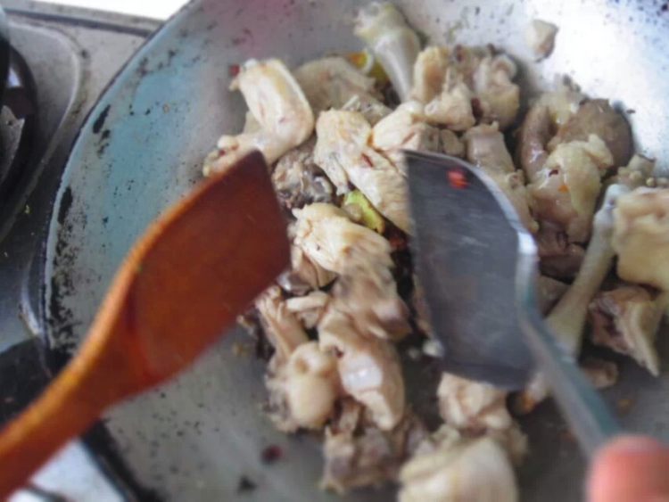 鸡肉炖茄子步骤6