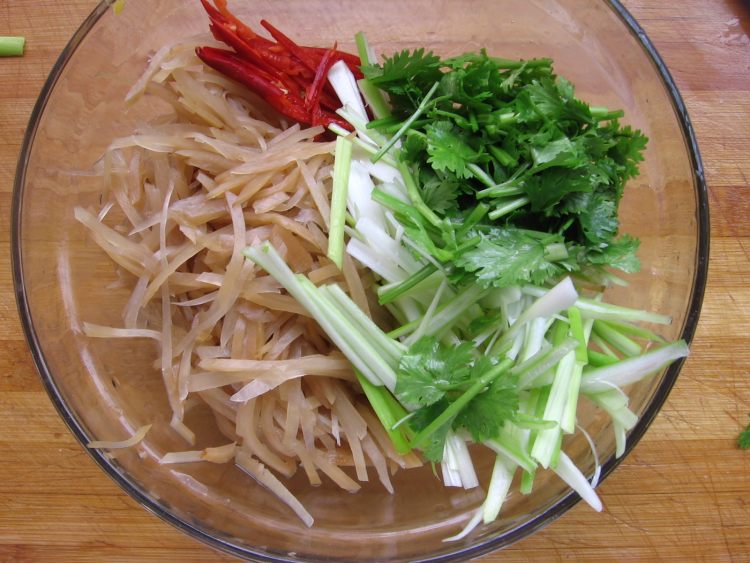 葱拌咸菜步骤5