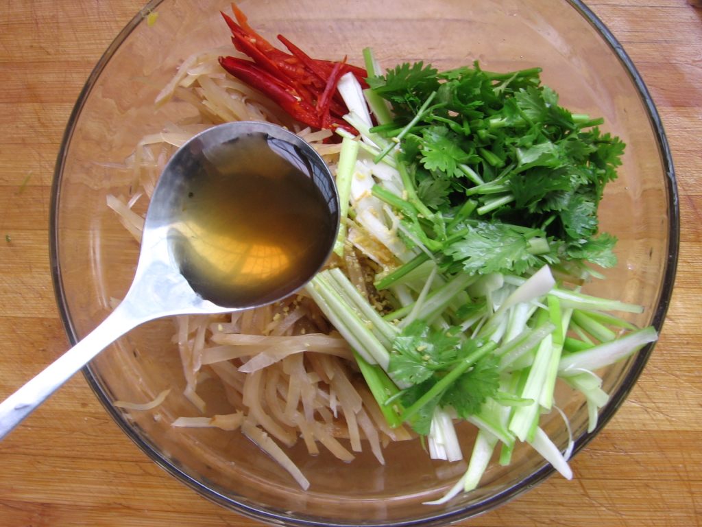 葱拌咸菜步骤7