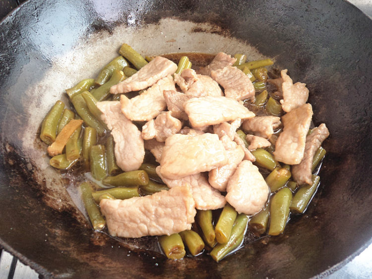 肉片焖豆角步骤8