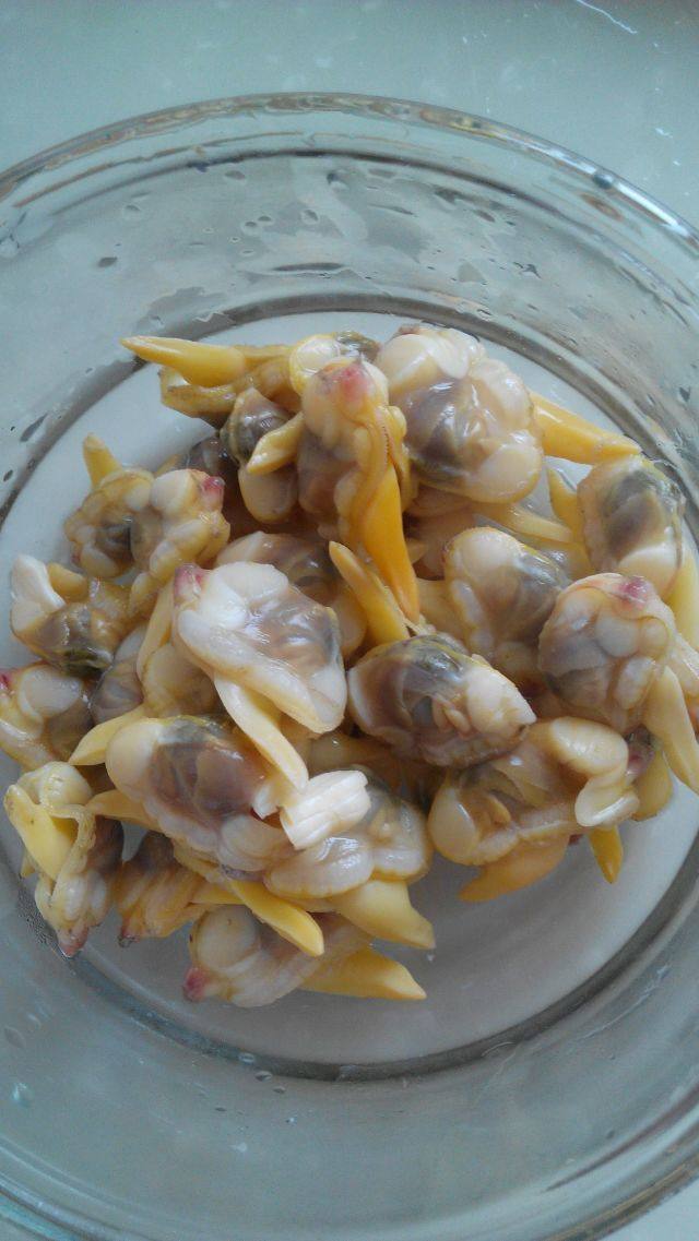 蛤肉拌黄瓜步骤2