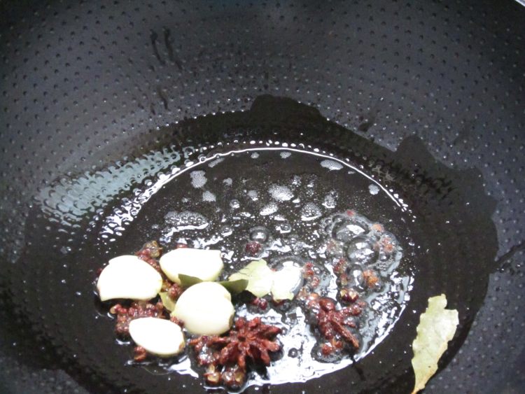 红烧肉炖圆茄子步骤4