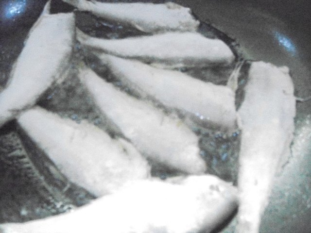 糖醋马口鱼步骤3