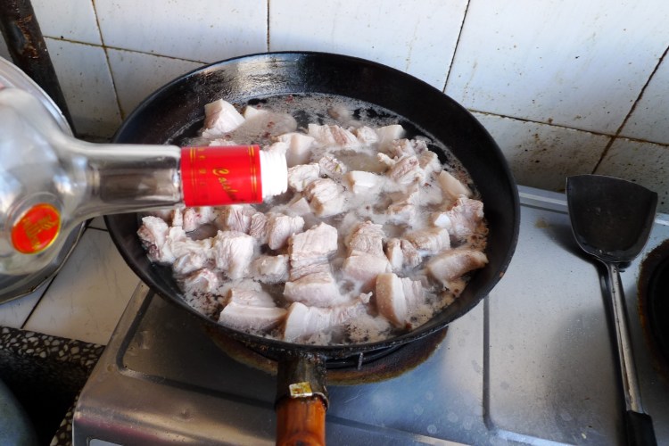 糖色红烧肉步骤4