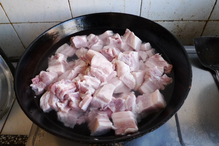 糖色红烧肉步骤2